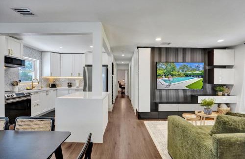 Pompano Beach House | Palmpano Oasis, Heaven on Earth! Heated Pool!