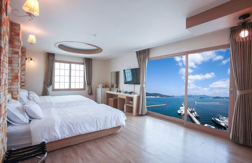 Suryuk Hotel | Pam Beach