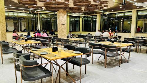 Omkareshwar Hotel | Panchavati Elite