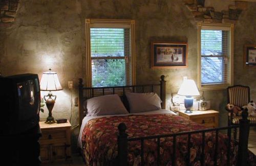 Custer Apartment | Pancho's Hideout