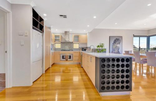 Wannanup House | Panda Living canal house