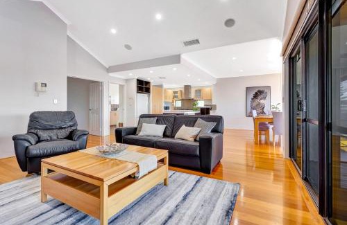 Wannanup House | Panda Living canal house