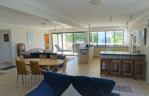 Point Lookout Hotel | Pandanus Palms Holiday Resort