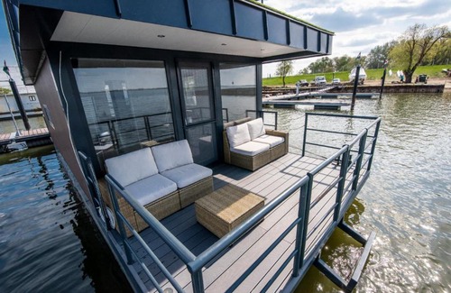 Abadszalok Boat Rental | Panoráma Úszóház 2