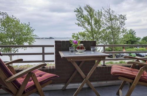 Lemkenhafen Apartment | Panorama: Meerblick-Maisonette in Lemkenhafen