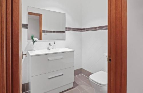 Charmhaven House | Panorama Shores