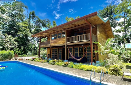 Punta Uva Ski Chalet | Panorama Verde – 3BR Luxury Villa Infinity Pool, A/C & Trails