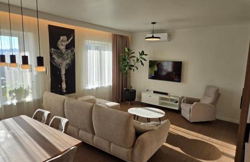 Kaunas Apartment | Panoramic balcony 3BD apt with king bed