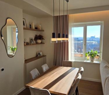 Kaunas Apartment | Panoramic balcony 3BD apt with king bed