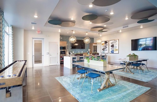 Las Vegas Condo | Panoramic Condo w/ Strip View & King Bed 0.3 mi from Caesar's Palace