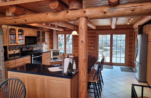 Tower Cabin | Panoramic Island studded views! Spectacular ledge rock setting!