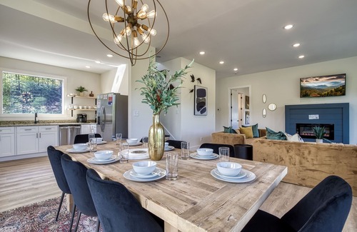 Gatlinburg - Pigeon Forge Cabin | Panoramic Paradise 4 Bedroom Cabin by RedAwning