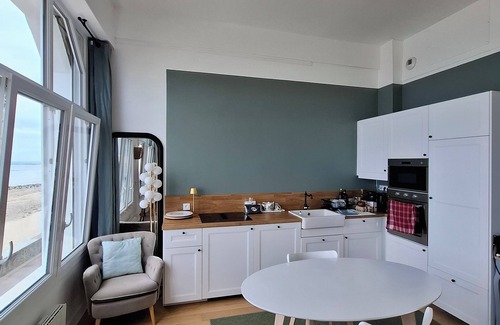 Agon-Coutainville Apartment | PANORAMIC SEA VIEW & EXCEPTIONAL LOCATION 3* COMFORT APARTMENT CAREFULLY DECORATED