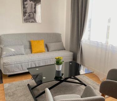 Joinville-le-Pont Apartment | Panoramic View Studio - 15 min from Paris