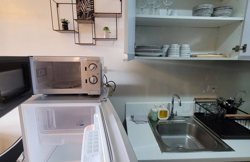 Salcedo Village Condo | Panoramic View w/Balcony Near Airport & Sky Way - 4