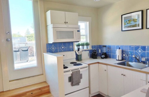 Point Roberts Apartment | Panoramic Views - Maple Beach Waterfront Apartment