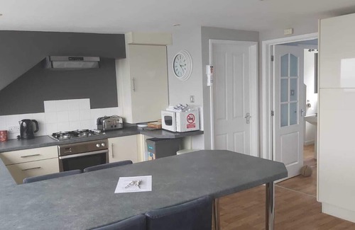 Brixham Apartment | PANORAMIC VIEWS & OFF ROAD PARKING!