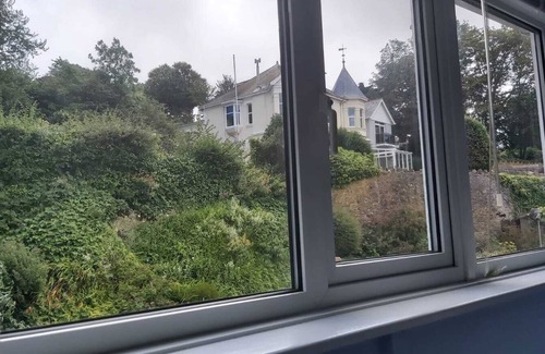 Brixham Apartment | PANORAMIC VIEWS & OFF ROAD PARKING!