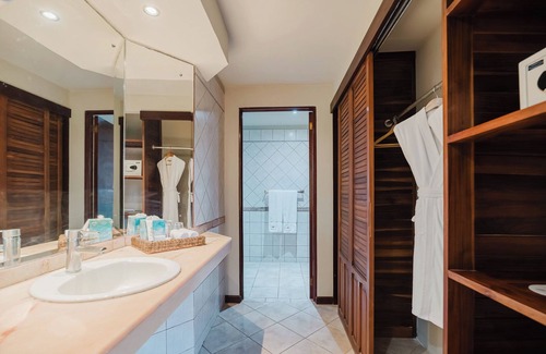 Panama Beach Hotel | Papagayo Golden Palms Beachfront Hotel