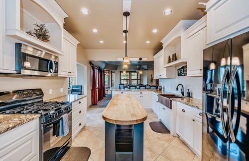 Flagstaff House | PARADISE! Family Reunions, Business Retreats, Vacations