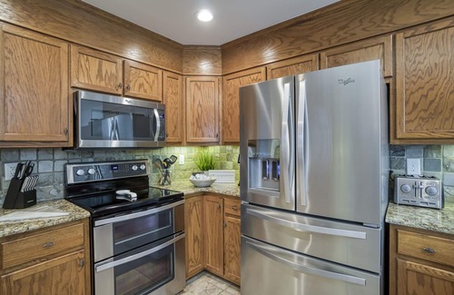 Westport House | Paradise on Lake Norman|Waterfront|Kayaks|Fire Pit|Boat Rental