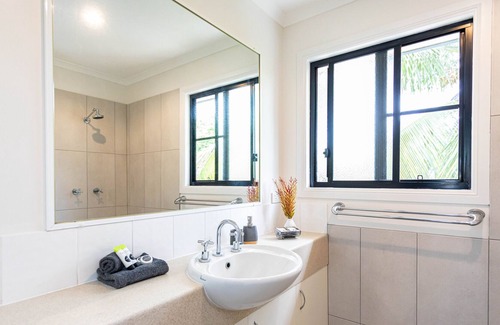 Cannonvale Apartment | Paradise Palms