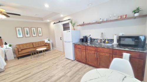 Keaau House | Paradise Park Newly built studio with king bed