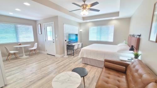 Keaau House | Paradise Park Newly built studio with king bed