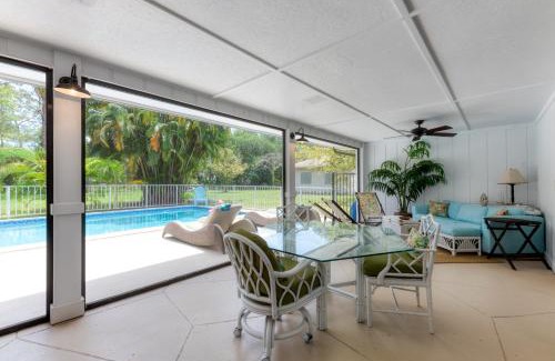 Palm Beach Gardens Apartment | Paradise Pool Villa! Minutes to Beaches & Downtown