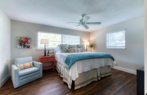 Palm Beach Gardens Apartment | Paradise Pool Villa! Minutes to Beaches & Downtown