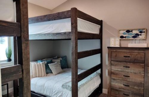 Fish Haven House | Paradise View Lodge - Amazing Lake Views, Playroom, Pool, HotTub!