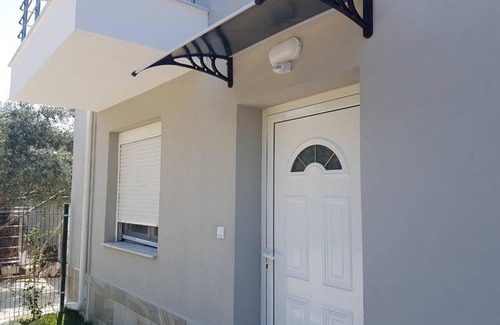 Ofrinion House | Paradiso Guest House