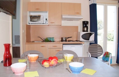Puget-sur-Argens RV Rental | Parc Saint James Oasis Village