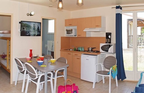 Puget-sur-Argens RV Rental | Parc Saint James Oasis Village