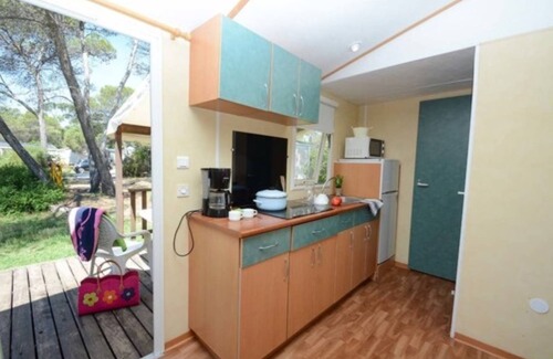 Puget-sur-Argens RV Rental | Parc Saint James Oasis Village
