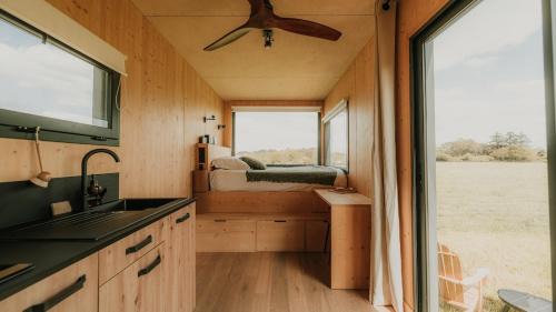 Ploneour-Lanvern Ski Chalet | Parcel Tiny House Ty Pois 1, près de la pointe de la torche