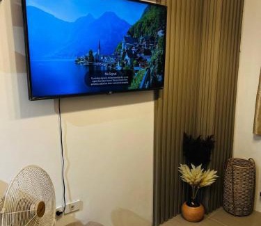 Project 8 Apartment | Paris Theme Near Trinoma SM North LRT Roosevelt SNR Congressional Free Netflix Fast Internet