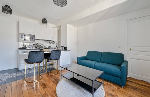 Quartier Sainte-Avoye Apartment | Parisian Flat at Square Du Temple - N192