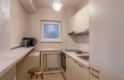 Bucharest City-Centre Apartment | Parisian-Inspired 1BR in the Heart of Bucharest - Balcony, AC & Fully Equipped