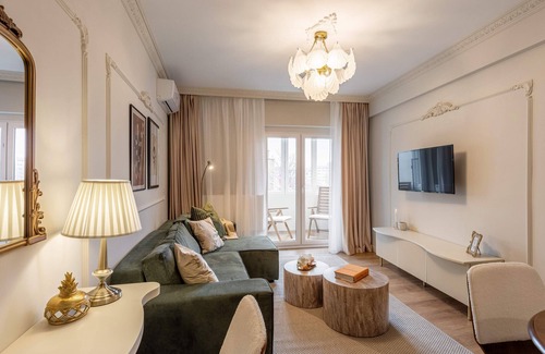 Bucharest City-Centre Apartment | Parisian-Inspired 1BR in the Heart of Bucharest - Balcony, AC & Fully Equipped