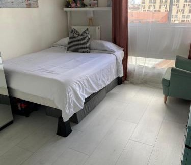 Quartier des Grandes-Carrieres Apartment | Parisian Peaceful Apartment with Stunning View in Montmartre area