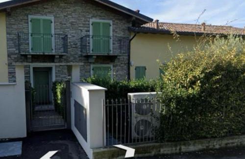 Azzate House | Park 20 Guest House