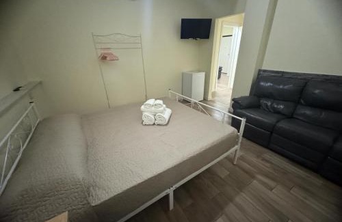 Azzate House | Park 20 Guest House