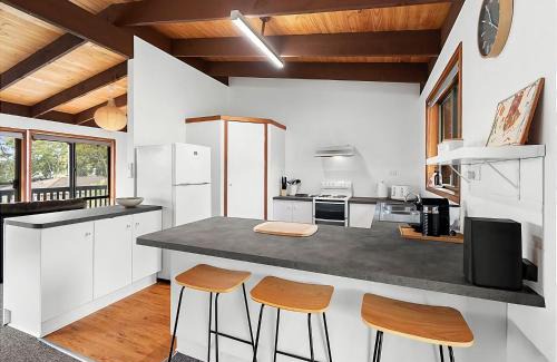 Surf Beach House | Park and Relax managed by Batemans Bay Accom