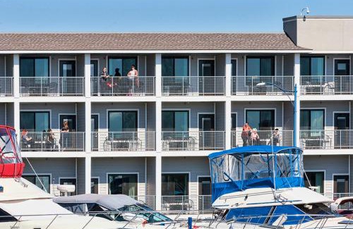 Park Point Hotel | Park Point Marina Inn