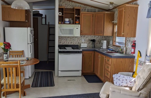 Perry House | Park unit #3 for rent by Silver Lake NY