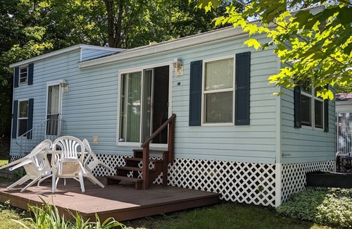 Perry House | Park unit #3 for rent by Silver Lake NY