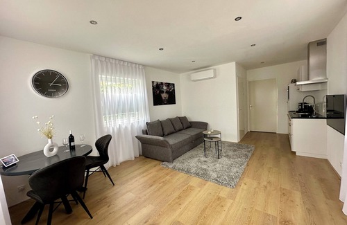 Municipality of Nijmegen Apartment | Park View Studio - Features Free Wifi, Bright Furnishings and Modern Facilities