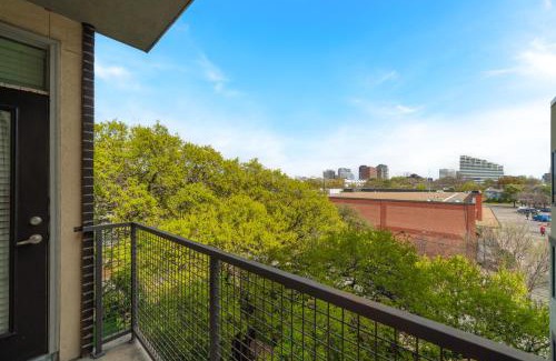 Oak Lawn Apartment | Park West 450 1bedroom Suite, Pool, Gym, Parking