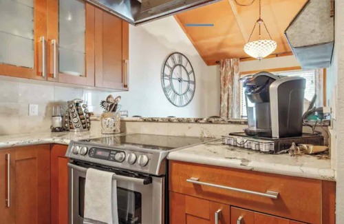 Shaver Lake Condo | Parker's Peak Cabin w BBQ Grill & Community Pool